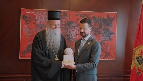 MILATOVIĆ SE SASTAO SA MITROPOLITOM JOANIKIJEM: Kabinet predsednika izbjegao da pomene Srpsku pravoslavnu crkvu kao versku zajednicu