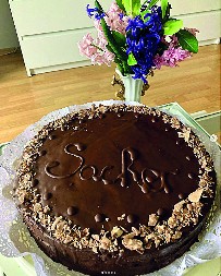 DANIJELINA SAHER TORTA U SAVRŠENOM SPOJU DŽEMA I ČOKOLADE Savršena za svaku svečanost