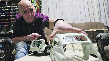 SLOBODAN SKUPLJA MAKETE AUTIĆA! Ne žali ni vreme ni novac - neverovatna kolekcija na kojoj bi mu pozavideli mnogi! (FOTO)