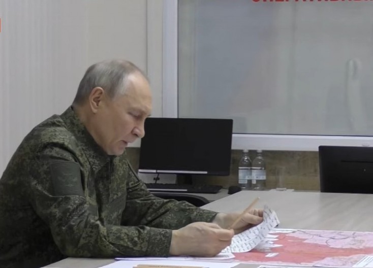 OTKUD PUTIN U VOJNOJ UNIFORMI: Kremlj objasnio nesvakidašnje izdanje ruskog predsednika