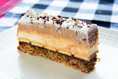 POSNA KINDER TORTA Očaravajuća poslastica ukusa koji priča priče