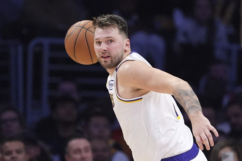 NEMA STAJANJA Lejkersi doveli Dončića, a sada žele i centra Dalasa