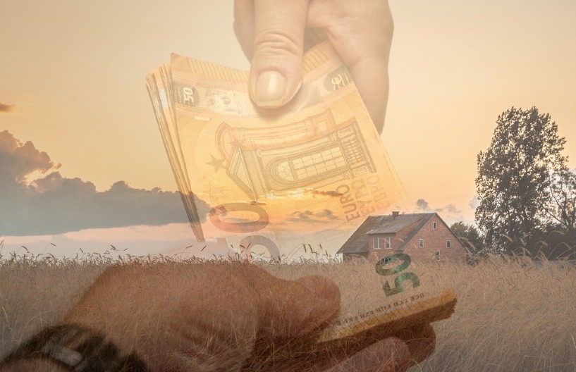 KVADRAT NE PRELAZI 200 EVRA Dve kuće, pomoćna zgrada i plac za iste pare, ali to nije sve