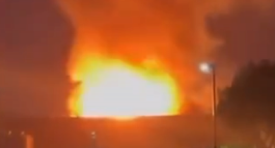 HOROR NA PALILULI Vatra guta ogroman objekat, IMA POGINULIH