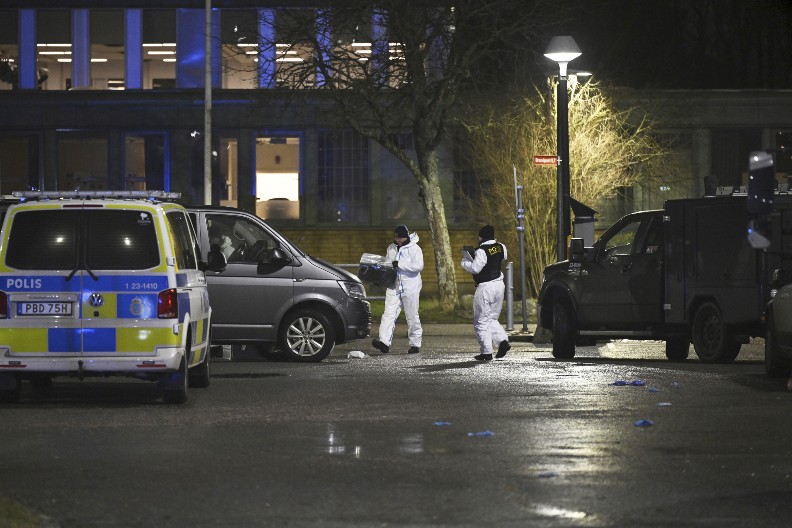 UPUCAN POZNATI REPER (34) Napadači iz automobila usmrtili jednog muškarca, pucnjava bila ciljana!