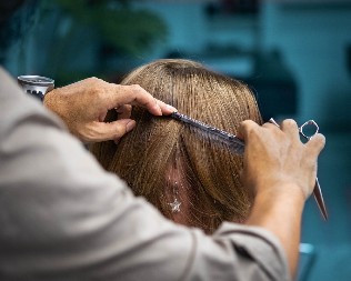 LEPTIR FRIZURA JE HIT PROLEĆA! Idealna je ako želite da imate bujniju kosu i nećete da je skraćujete