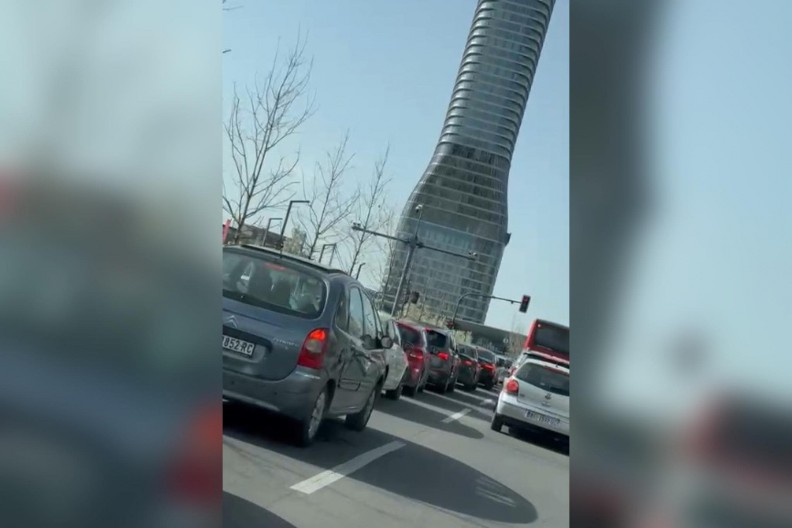 LJUDI HRLE U BEOGRAD NA VODI Građani jedva dočekali da odahnu od blokada i terora (VIDEO)