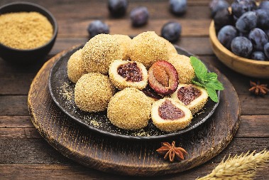 KNEDLE SA ŠLJIVAMA IZ BAKINE KUHINJE Slatkiš jednostavne pripreme koji budi nostalgiju