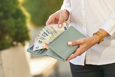 OGROMAN NOVAC STIŽE ZA 2 ZNAKA HOROSKOPA U narednih mesec dana će rešiti sve finansijske probleme!