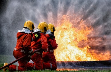 OVI VATROGASCI SU HEROJI UŽICA! Snimak podviga osvanuo na mrežama!