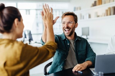 Mladi sve češće gume da se ubiše od posla, a u stvari ne rade ništa – na Tiktoku postoje i uputstva za to
