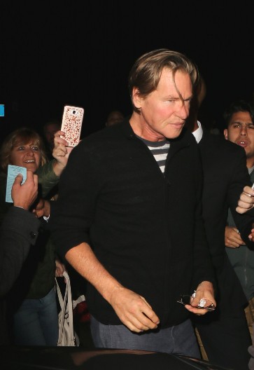 POZNATI GLUMAC PREMINUO OD RAKA GRLA Ovo su simptomi opake bolesti koji mnogi ignorišu i mešaju sa prehladom