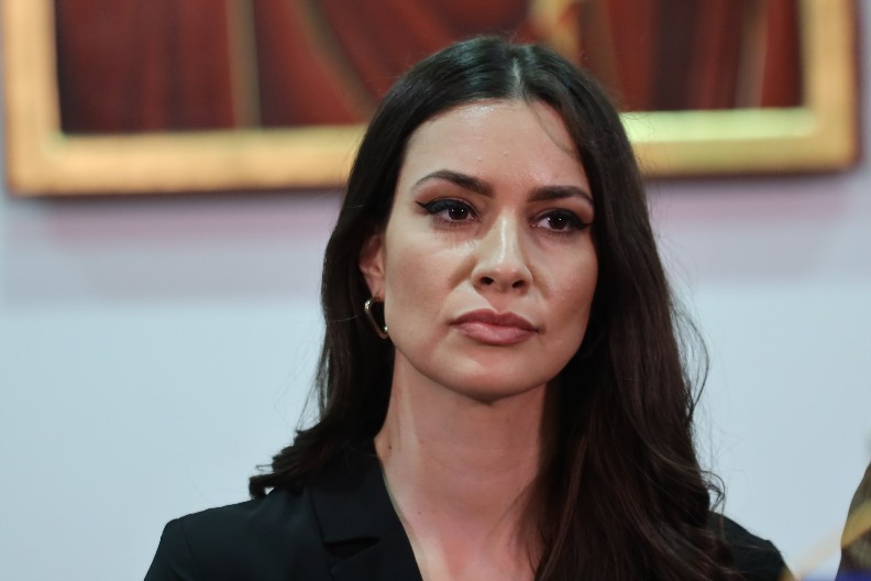 ŠOK DETALJ IZ PROŠLOSTI DRAGANE KOSJERINE Za ovo javnost nije znala, isplivala kompletna istina o voditeljki!