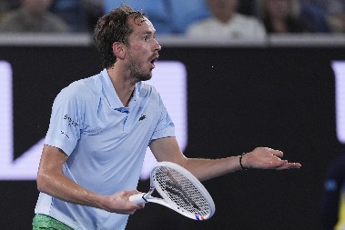 ŠALA ILI TENISKI ZEMLJOTRES? Medvedev rešio da izda Putina, ovo niko nije očekivao