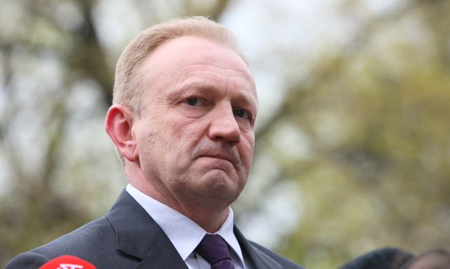 ĐILAS I ŠOLAK ČUPAJU KOSU, NAROD SVE ZNA! Očaj dvojice Dragana stao u tri naslova! (FOTO)