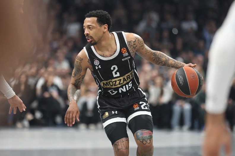 DŽONS OBRADOVAO NAVIJAČE "Očekujem da budem tu i sledeće sezone"