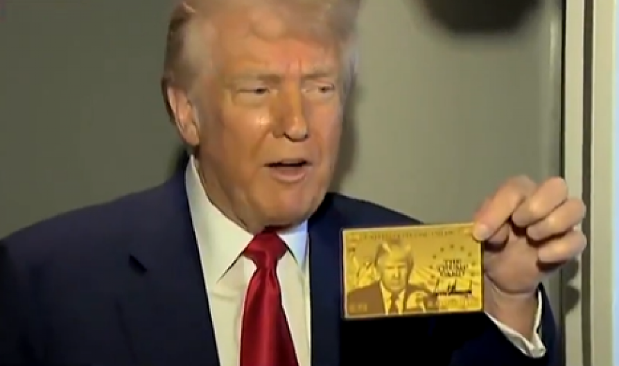 Tramp pokazao zlatnu karticu sa sopstvenim likom – ko je kupi, može trajno da ostane u SAD-u (VIDEO)