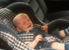 ČETVOROMESEČNA BEBA PREMINULA U UŽARENOM AUTOMOBILU! Otac ostavio dečaka samog u vozilu dva i po sata, usledio je HOROR