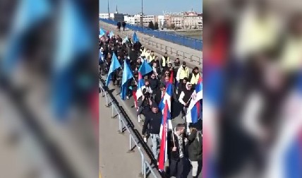 SPEKTAKULARNI PRIZORI! "Tiha većina" iz Novog Sada pešači za Beograd: Stižu na veliki skup "Ne damo Srbiju" (VIDEO)