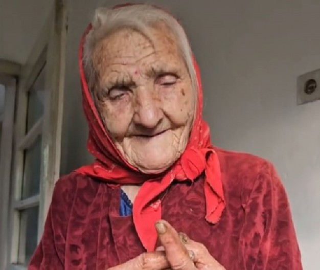 BAKA MIRA (98) OTKRIVA ŠOKANTNU TAJNU DUGOG ŽIVOTA ‘Malo kafe, malo rakije… i tako svaki dan’