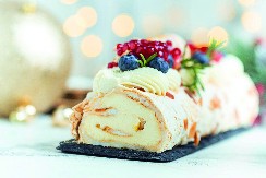 MERINGE ROLAT SA MALINAMA Fenomenalni voćni desert za sve svečane prilike, otopićete se od miline