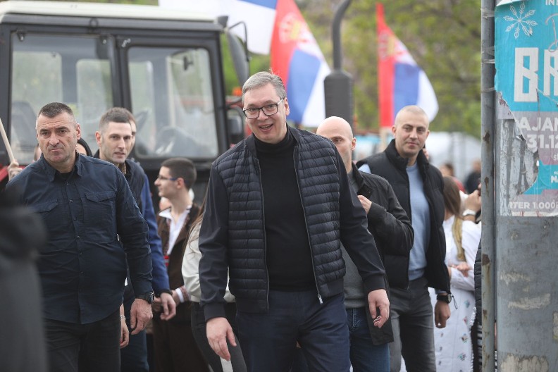 "ACO, SRBINE!" Predsednik Vučić se pozdravlja sa narodom! (VIDEO)