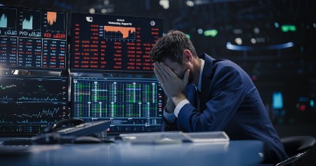 RASTE CENA ZLATA, PADA DOLAR… Ljulja se Volstrit, strah je i dalje veliki