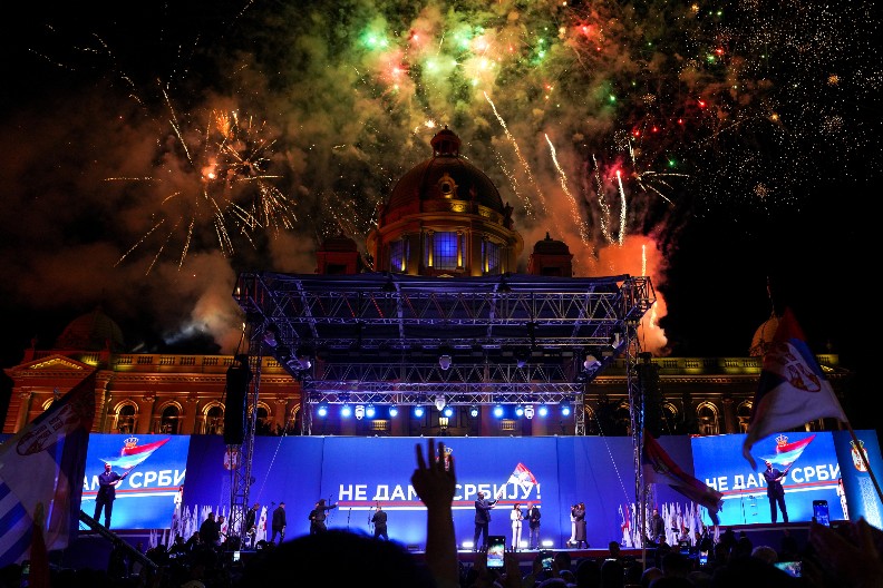 KLJUČNE PORUKE SVENARODNOG SKUPA U BEOGRADU Podigla se časna i poštena Srbija