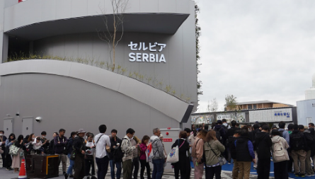 STRANCI ČEKAJU U REDOVIMA DA POSETE PAVILJON SRBIJE NA EKSPU 2025! Ministar Mali: Osaka je danas centar sveta, kao što će Beograd biti 2027. godine! (FOTO)