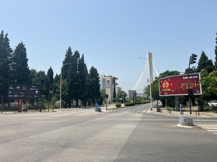 CRNOGORCI GOMILAJU KVADRATE  Skoro šest miliona kvadrata čami prazno