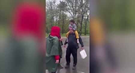 OVO JE JEZIVO! Blokaderi na Košutnjaku napali oca koji je vodio ćerku u vrtić! (VIDEO)