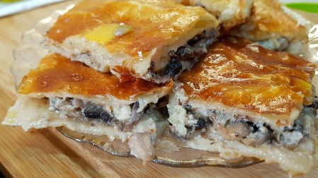 PITA SA PEČURKAMA Hrskavih kora i sočnog nadeva, pravi je raj za nepca