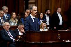 POČETNA PLATA UČITELJA USKORO VEĆA OD 113.000: Macut u Skupštini o zaradama prosvetara