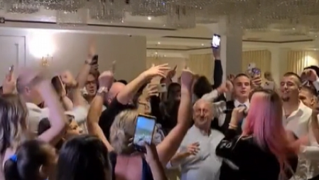 "VARAJU MUŽEVE U MOJOJ KAFANI, DOVODE ŠVALERE" Pevač raskrinkao koleginice: "Dolaze na prenoćište"