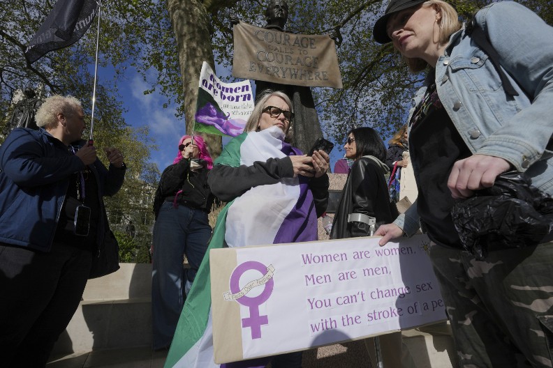 VRHOVNI SUD U LONDONU PRELOMIO: "Termin ''žena'' se odnosi samo na ovo u našem zakonu" (FOTO)