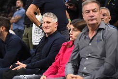 POSLE DRAME I PRIČA O RAZVODU Oglasio se Švajni, moli samo jedno