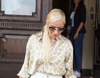 "HEMATOM NA GLAVI I BOL U VRATU, TAKO SE NE VRAĆA KUĆI" Voditeljka RTS o jezivom nasilju: "Nasilnika su nagradili"