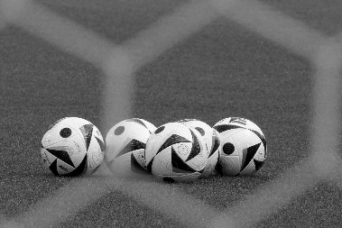 TRAGEDIJA POTRESLA FUDBALSKU PLANETU Preminuo bivši fudbaler crvenih đavola (36), klub objavio tužne vesti