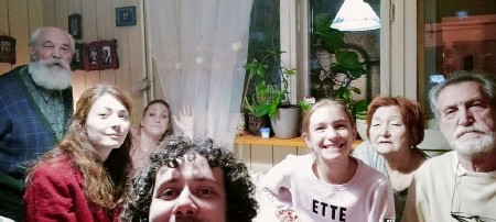 ALEKSANDRA IZ BEOGRADA SLAVI 2 USKRSA Praznici ove godine padaju na isti dan, a evo kako će ih njena porodica proslaviti