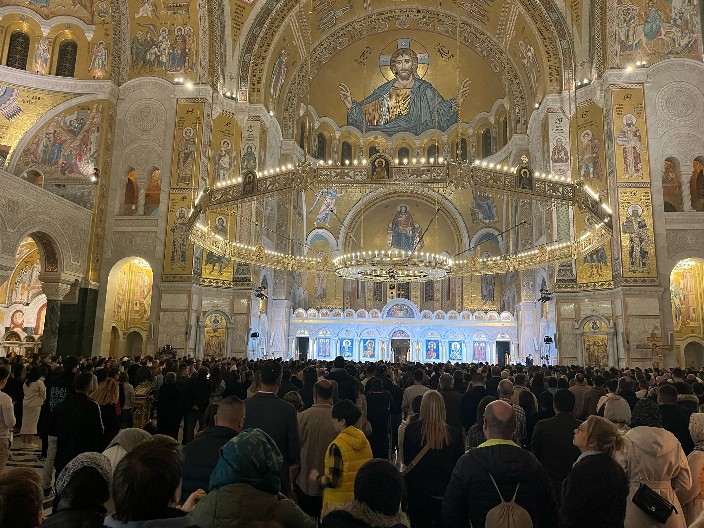 SVETA ARHIJEREJSKA LITURGIJA U HRAMU SVETOG SAVE Vernici se okupili u molitvi, stigle brojne poznate ličnosti (FOTO)