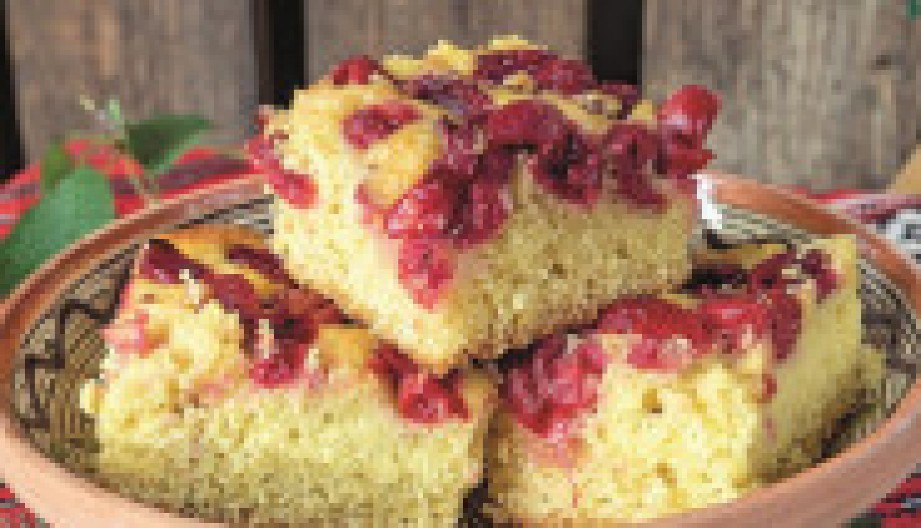 ŽUTI KOLAČ SA VIŠNJAMA SA MERAMA "NA ČAŠE" Uspeva i potpunim početnicima, a mekan i sočan