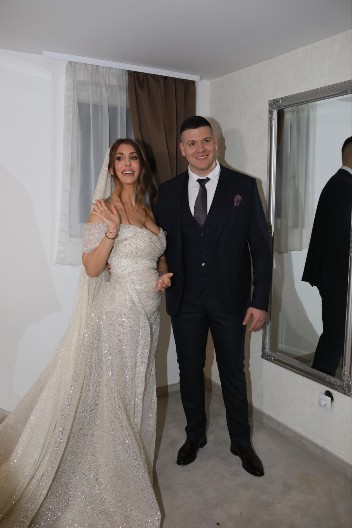 KO JE BIVŠI MUŽ JELENE RADANOVIĆ? Zarađuje ogromne pare, ne plaća alimentaciju, a evo kako je pričao o Slobi!