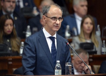 OGLASILA SE VLADA SRBIJE "Premijer Đuro Macut nema profil ni na jednoj društvenoj mreži"