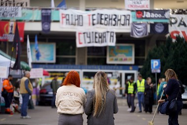 OSMI DAN MALTRETIRAJU LJUDE NA RTS-U, A TEK ŠTA SU URADILI MLADOJ NOVINARKI... Brnabić istakla, ovo je 7 primera jezivog sadizma