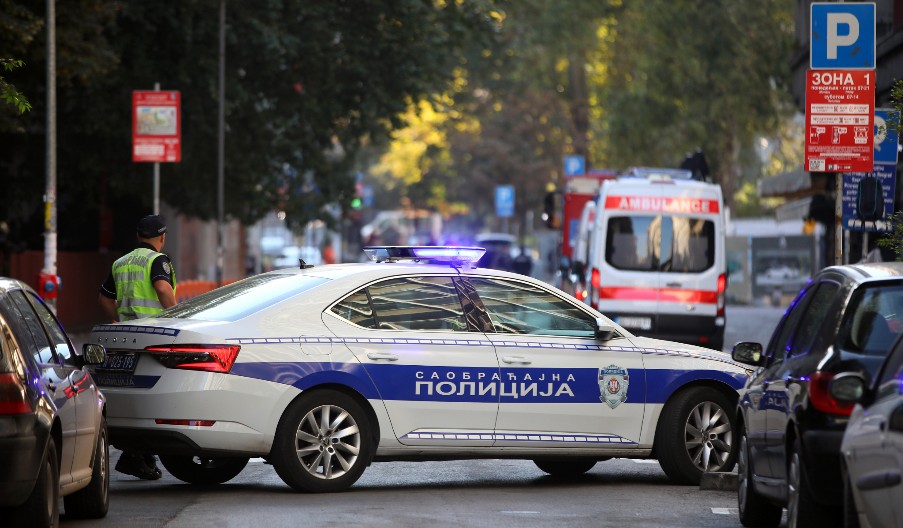 PUCNJAVA U LUKSUZNOM RESTORANU NA NOVOM BEOGRADU Jedna osoba ranjena, napadač bio maskiran u DOSTAVLJAČA