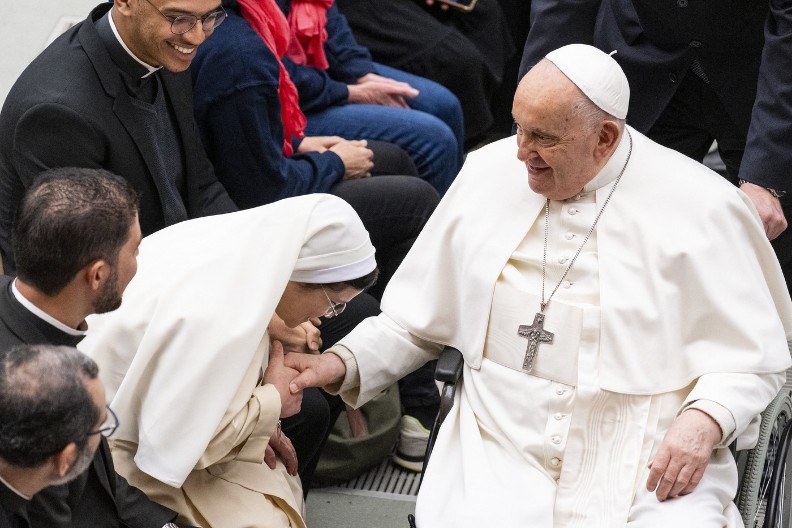 JEDNO PRAVILO KATOLIČKA CRKVA NEMA NAMERU DA PREKRŠI Žena nikada ne može da postane papa, razlog će vas šokirati!
