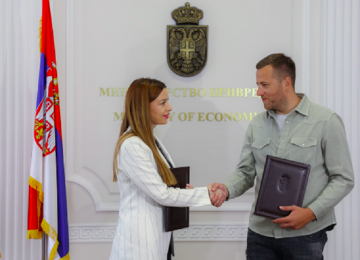 TRI KOMPANIJE POTPISALE UGOVORE SA MINISTARSTVOM PRIVREDE Ministarka Mesarović najavila nove konkurse: Država obezbedila 50 odsto bespovratnih sredstava za opremu (FOTO)