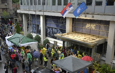 "STUDENTI BLOKADERI DIREKTNO UGROZILI BEZBEDNOST I ŽIVOTE NAŠIH ZAPOSLENIH!" RTS podneo krivičnu prijavu zbog proganjanja urednika i novinara