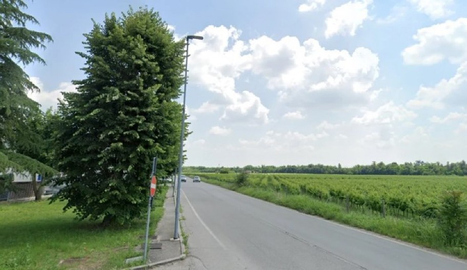 "MOLIM VAS, POMOZITE MI"! Devojka (19) izašla iz kluba, sat kasnije misteriozno se probudila prebijena i gola u polju! Apel majke se širi mrežama...