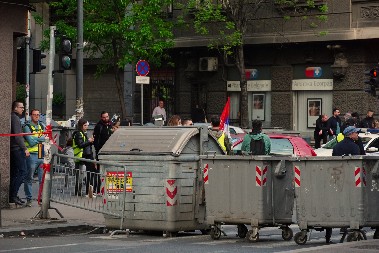 TEROR NAD GRAĐANIMA U BEOGRADU SE NASTAVLJA Blokaderi zatvorili ove ulice u centru grada, radnicima ne daju na posao